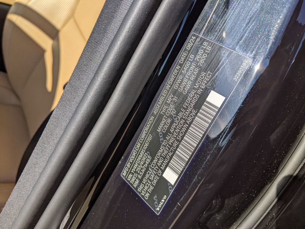 Certified 2025 Volvo XC60 B5 Ultra w/ Protection Package Premier AWD/4WD image 30
