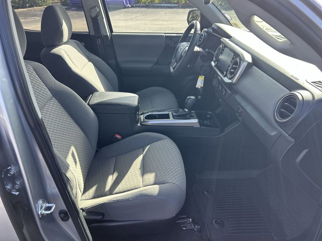 Used 2022 Toyota Tacoma SR5 w/ Technology Package image 16