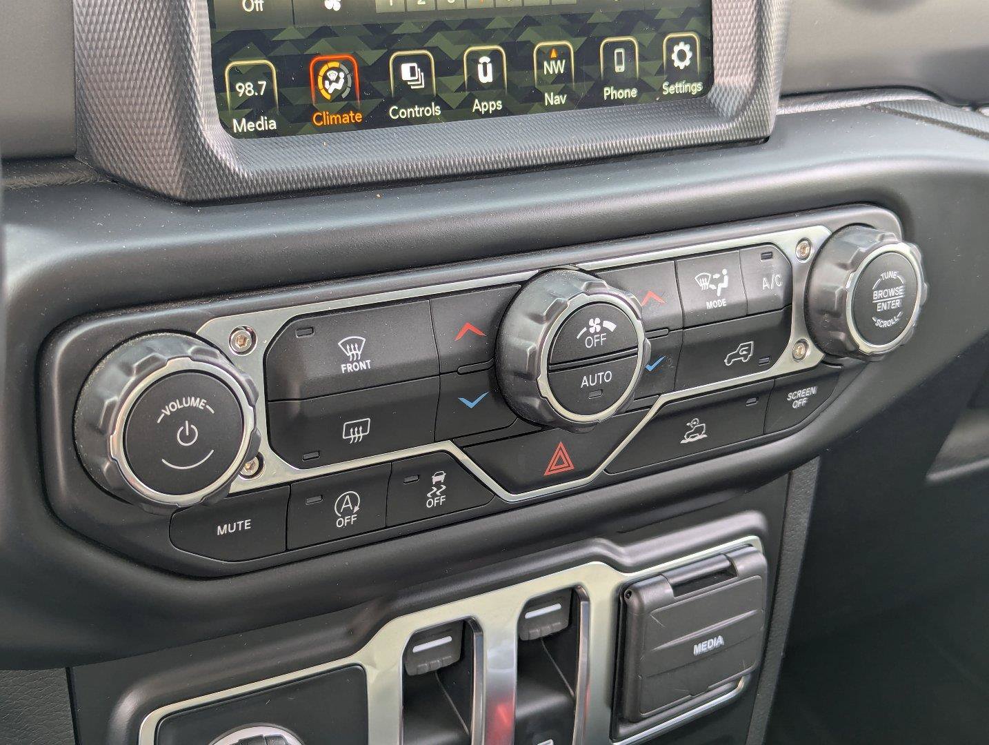 Used 2022 Jeep Wrangler Sport AWD/4WD image 21