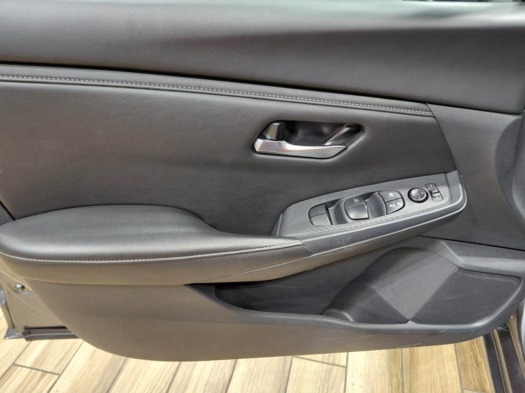 Used 2025 Nissan Sentra SV FWD image 32