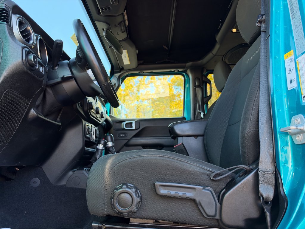 Used 2019 Jeep Wrangler Unlimited Sahara w/ LED Lighting Group AWD/4WD image 17