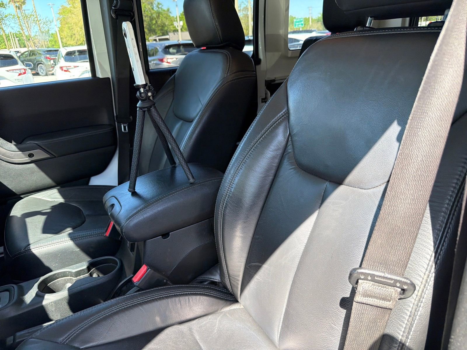 Used 2018 Jeep Wrangler Unlimited Sahara AWD/4WD image 22