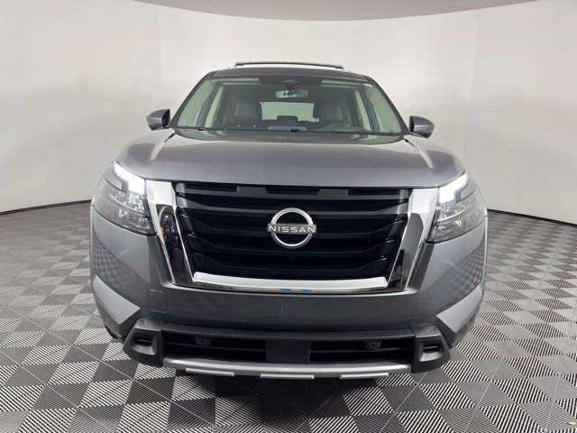 Used 2025 Nissan Pathfinder Platinum w/ Cargo Package FWD image 5