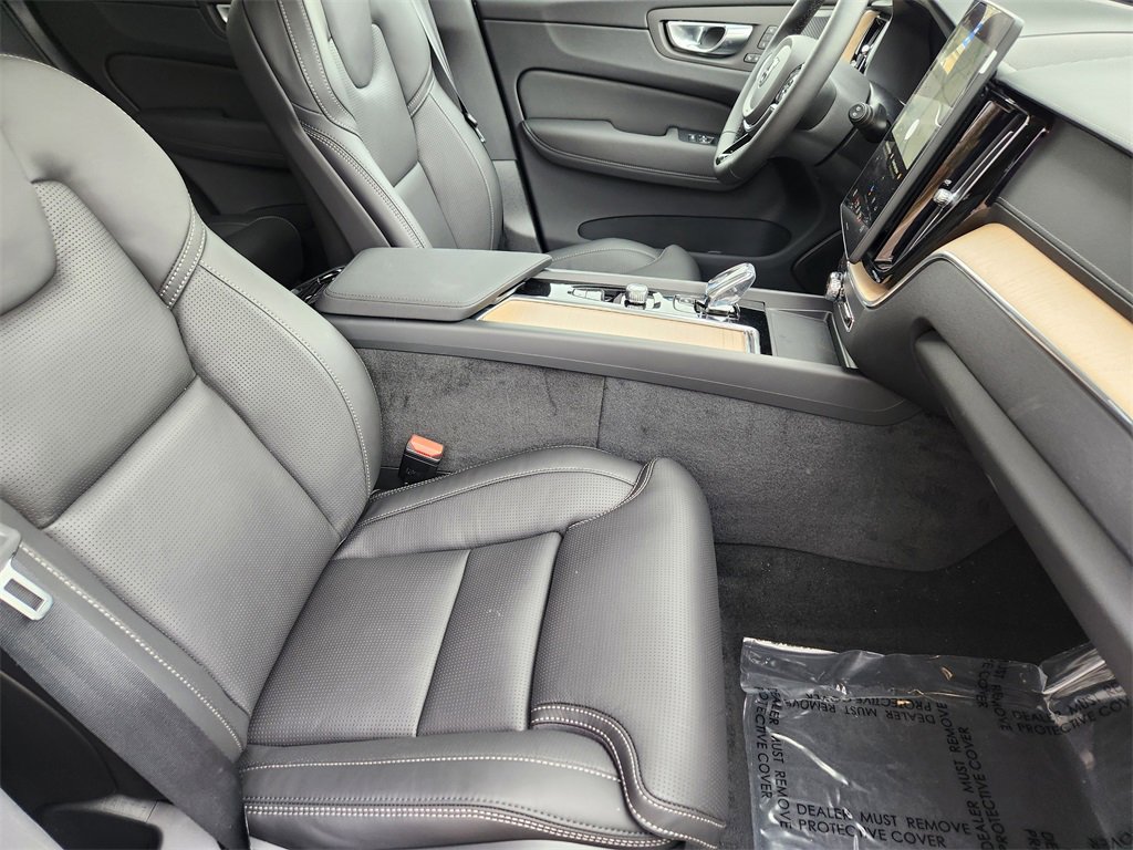 New 2026 Volvo XC60 B5 Ultra w/ Climate Package image 4