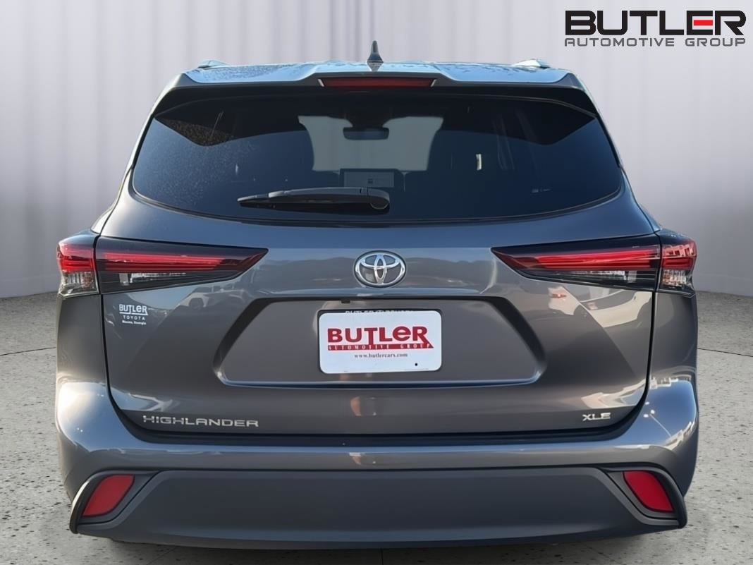 Certified 2024 Toyota Highlander XLE FWD image 5