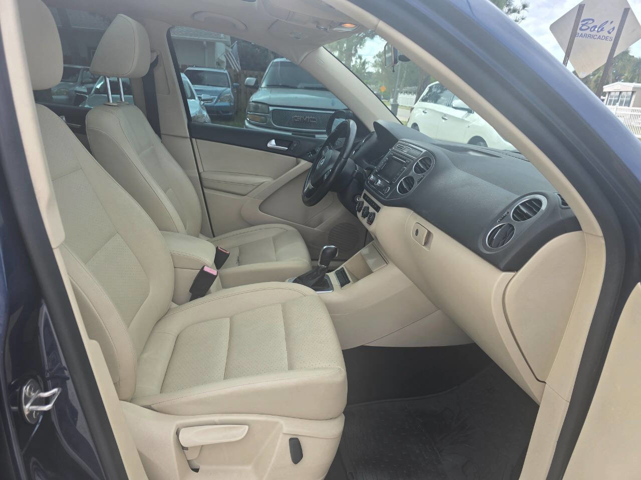 Used 2013 Volkswagen Tiguan SE image 2