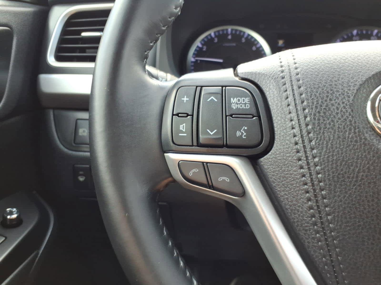 Used 2019 Toyota Highlander Plus AWD/4WD image 22