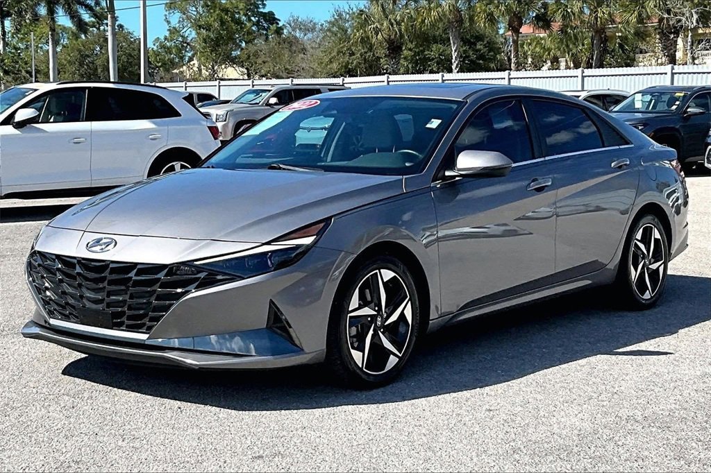 Used 2022 Hyundai Elantra Limited image 9