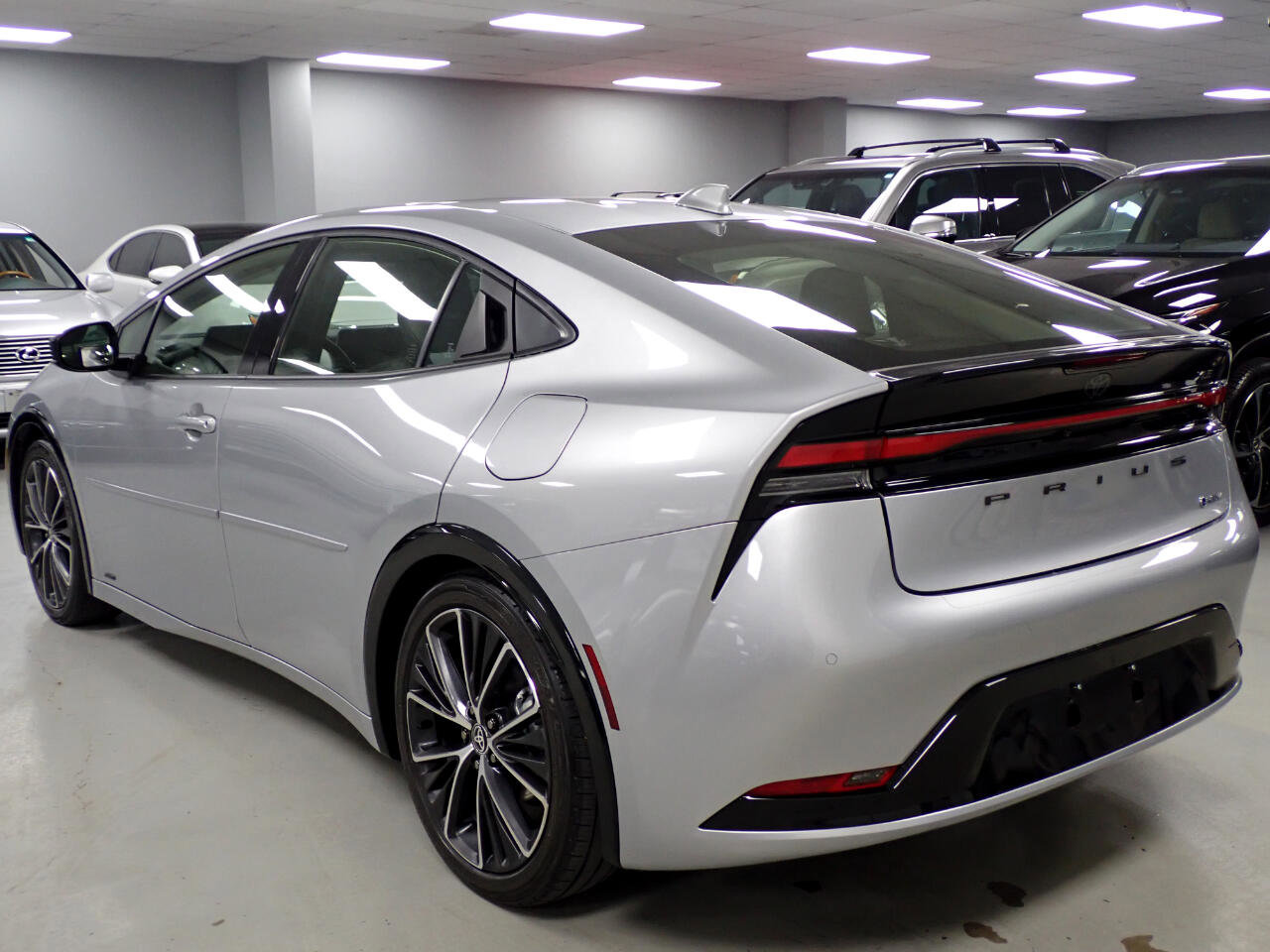 Used 2024 Toyota Prius XLE image 3