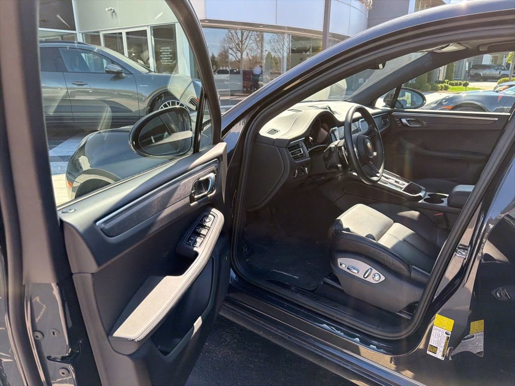 Certified 2022 Porsche Macan GTS image 32