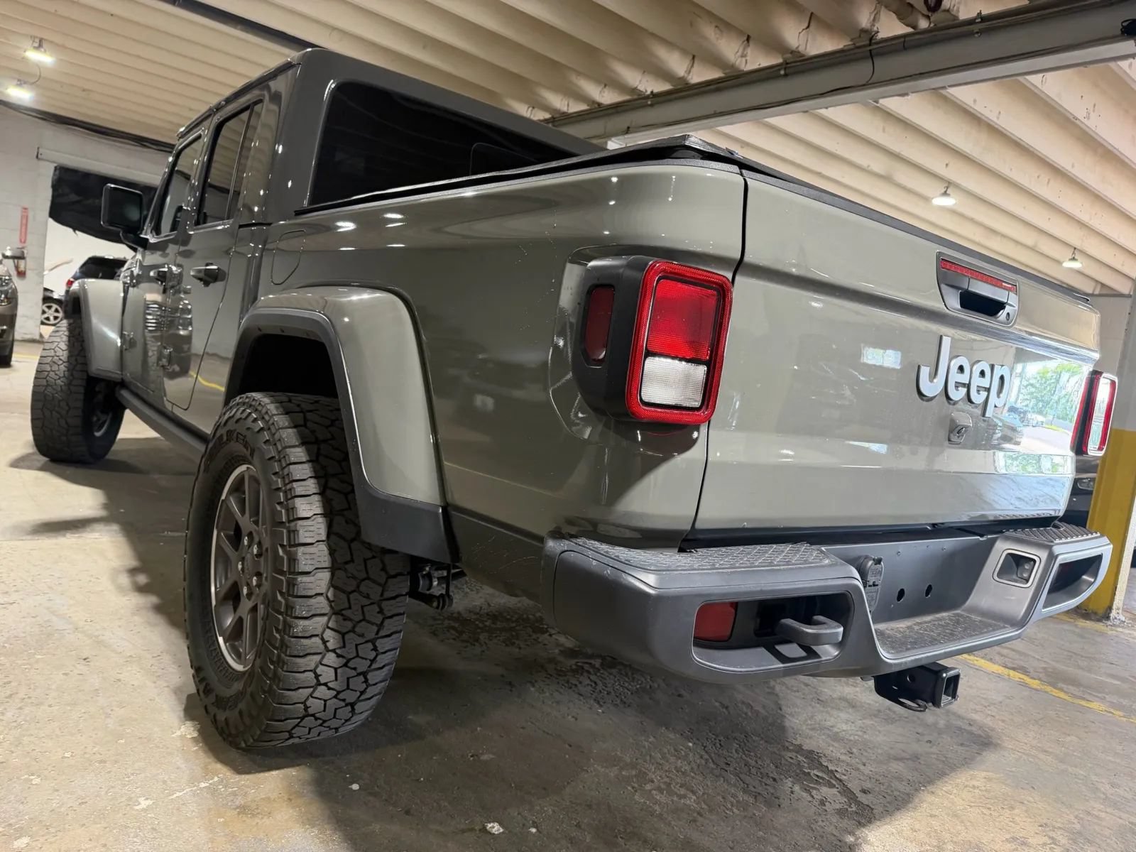 Used 2022 Jeep Gladiator Overland w/ Popular Equipment Package AWD/4WD image 3