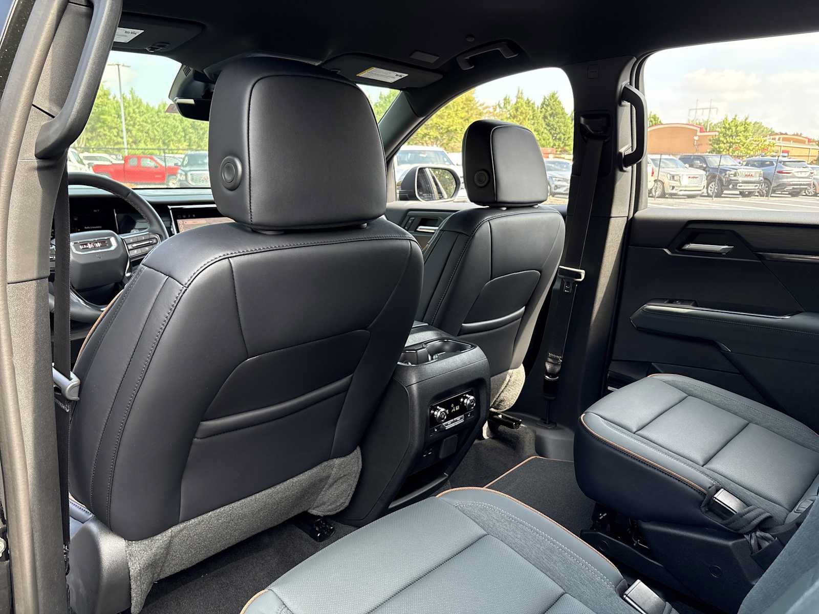 New 2026 GMC Acadia AT4 w/ Luxury Package AWD/4WD image 20