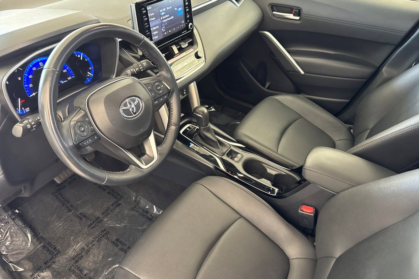 Used 2022 Toyota Corolla Cross XLE w/ Convenience Package FWD image 12