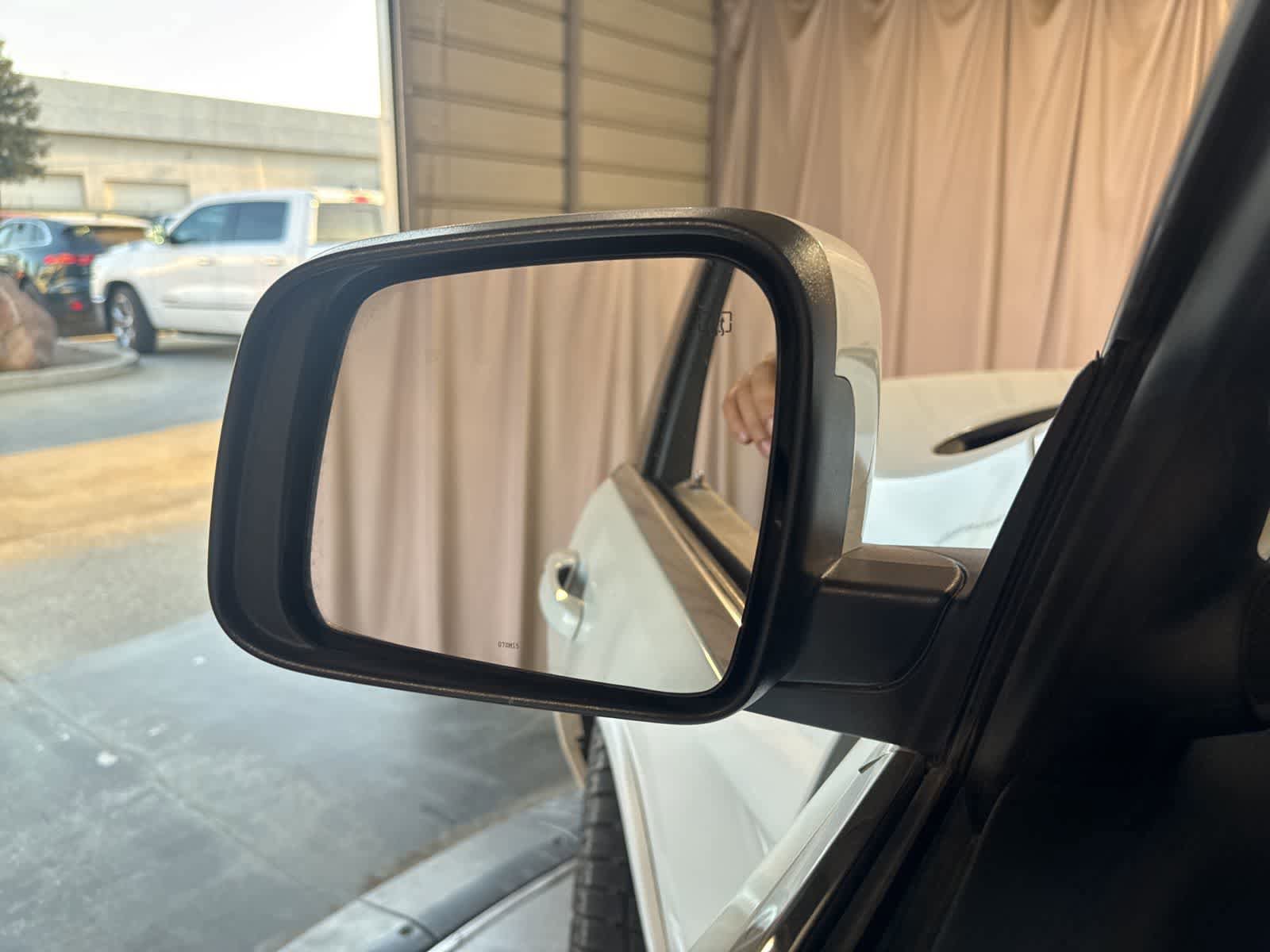 Used 2015 Jeep Grand Cherokee Altitude RWD image 19