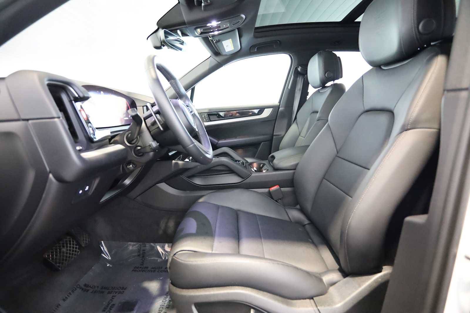Used 2025 Porsche Cayenne AWD/4WD image 23