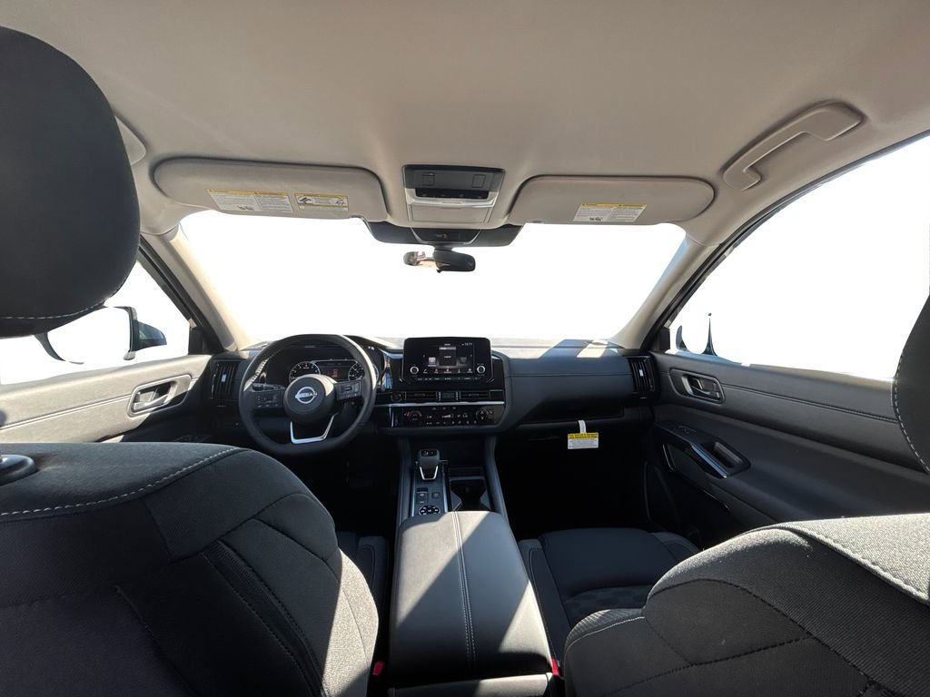 New 2025 Nissan Pathfinder SV image 18
