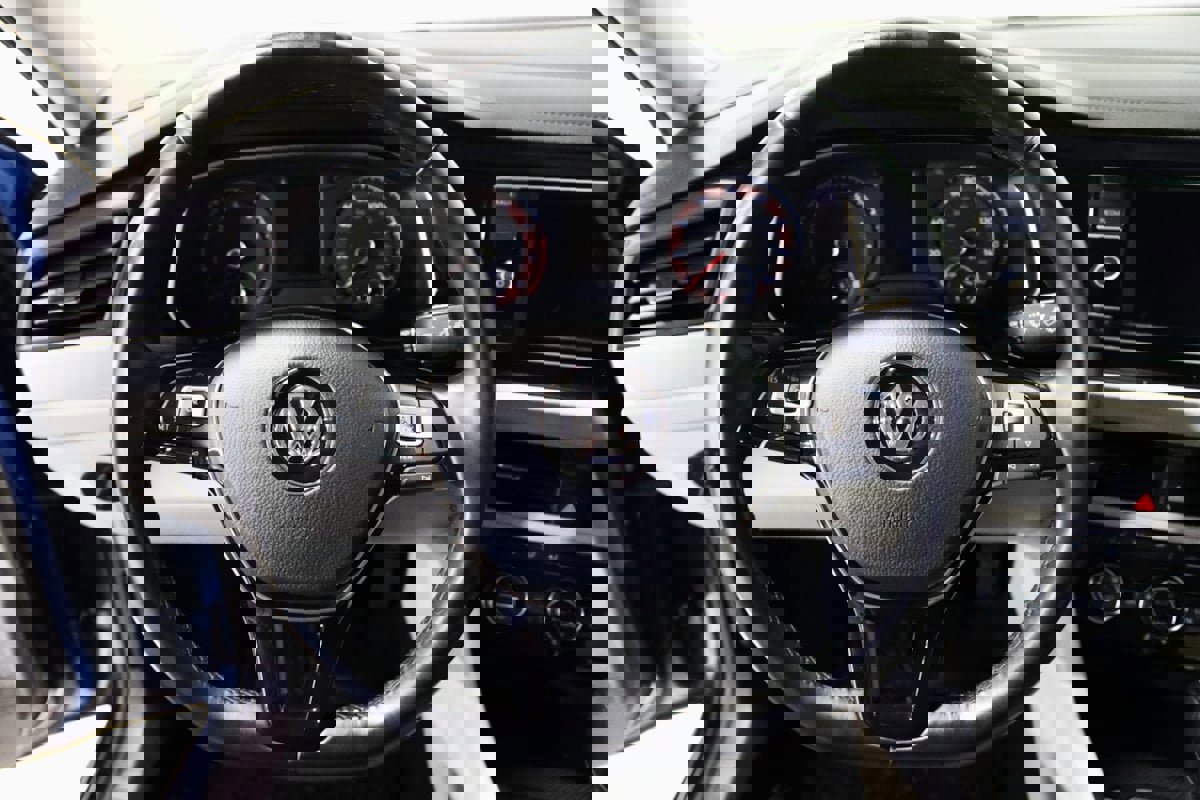 Used 2019 Volkswagen Jetta SE w/ Cold Weather Package image 34