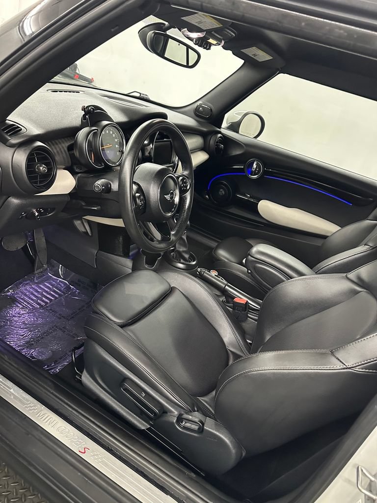 Used 2018 MINI Cooper S w/ Premium Package FWD image 10