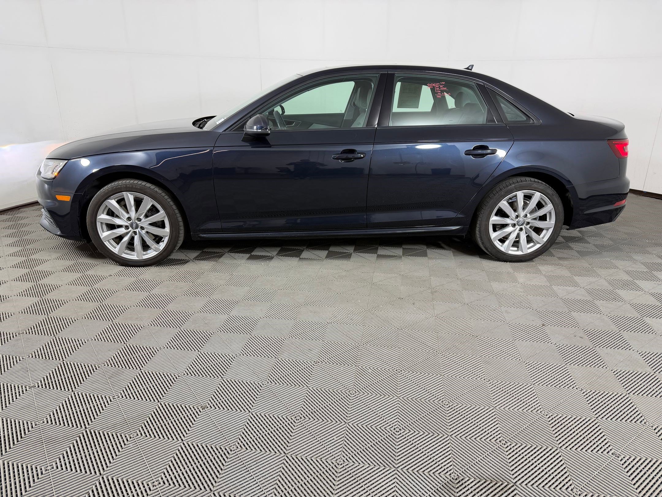 Used 2018 Audi A4 2.0T Ultra Premium w/ Convenience Package FWD image 2