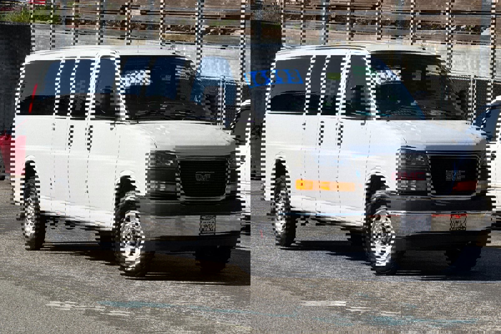 Used 2018 GMC Savana 3500 LT w/ LT Preferred Equipment Group image 2