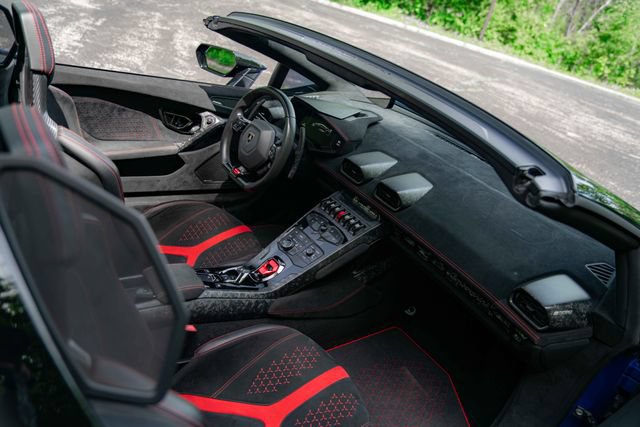 Used 2019 Lamborghini Huracan Performante AWD/4WD image 46
