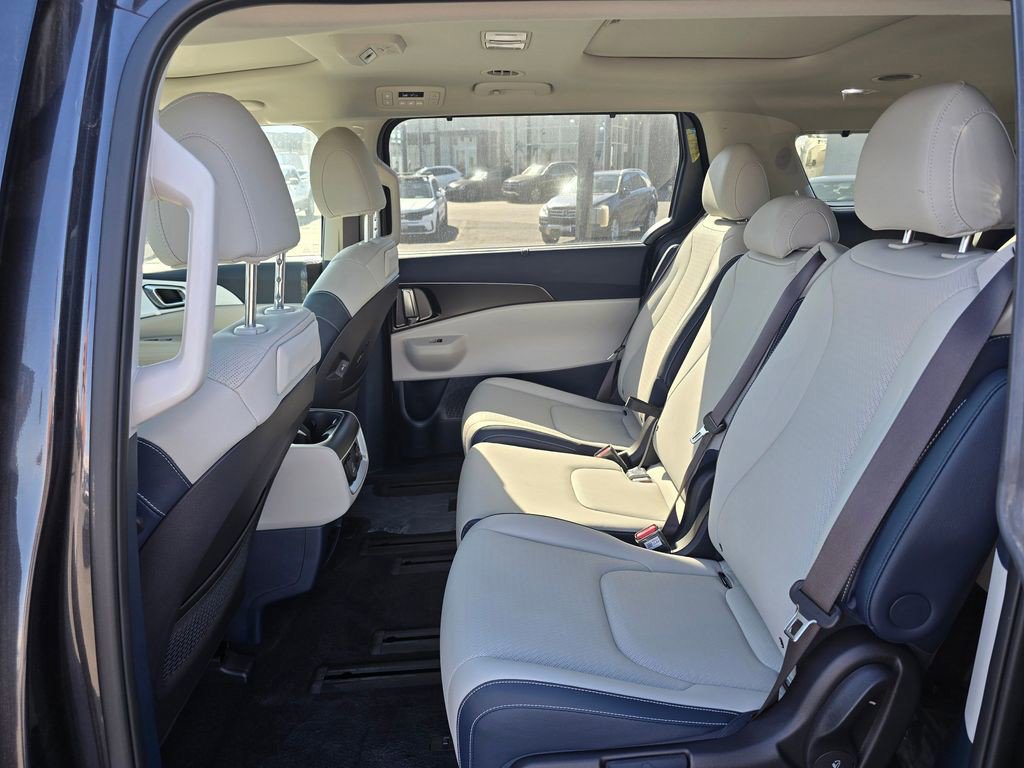 New 2025 Kia Carnival SX Prestige FWD image 17