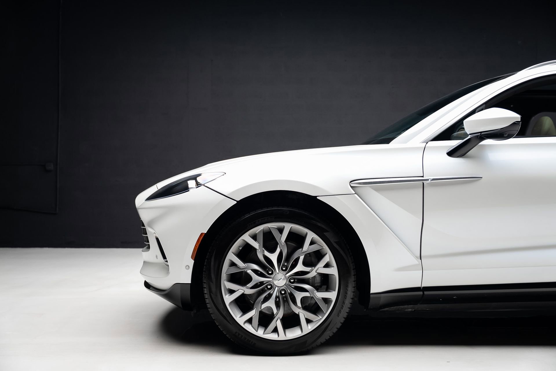 Used 2021 Aston Martin DBX AWD/4WD image 18