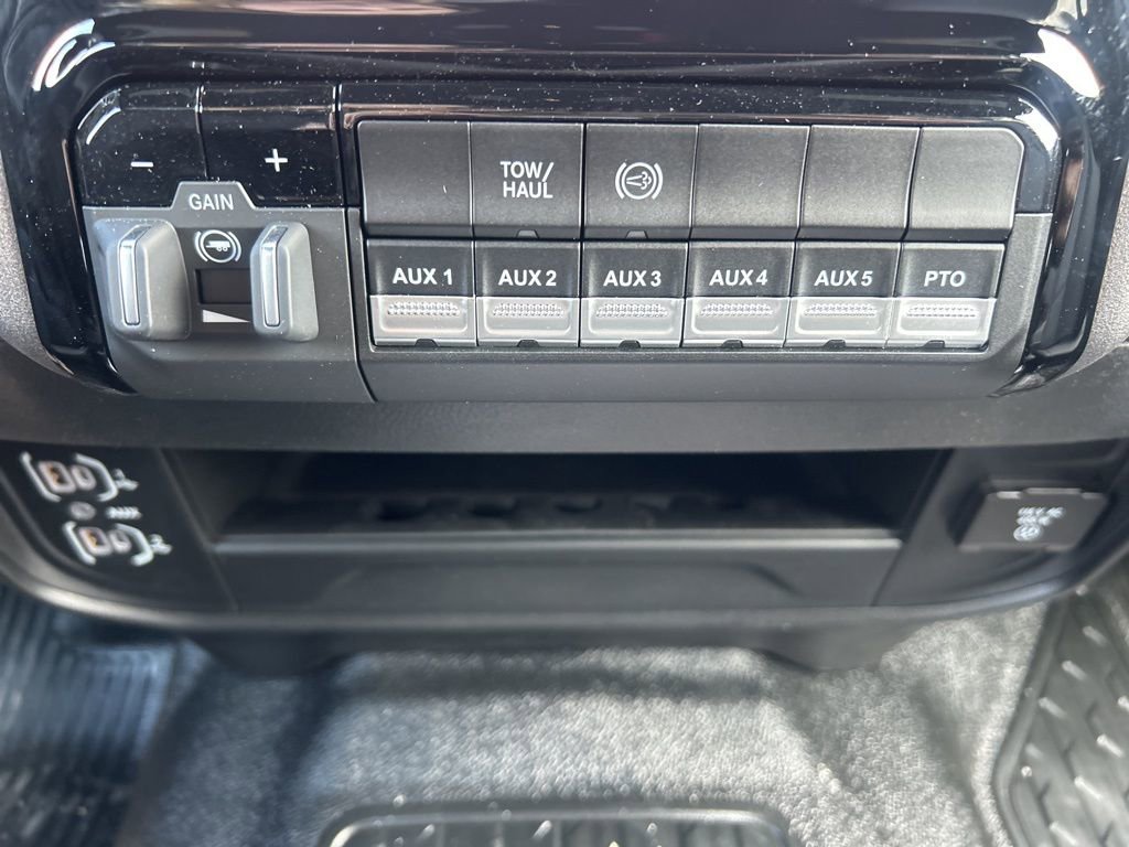 New 2026 RAM 5500 Tradesman AWD/4WD image 11