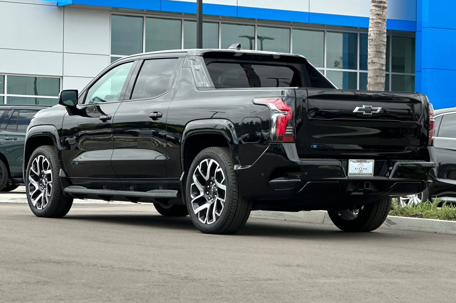 Used 2024 Chevrolet Silverado EV RST AWD/4WD image 6