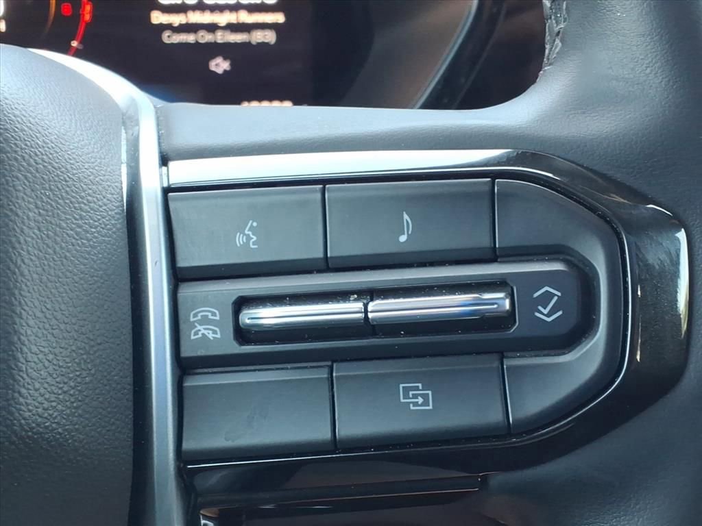 Used 2024 Chevrolet Colorado LT w/ LT Convenience Package image 28