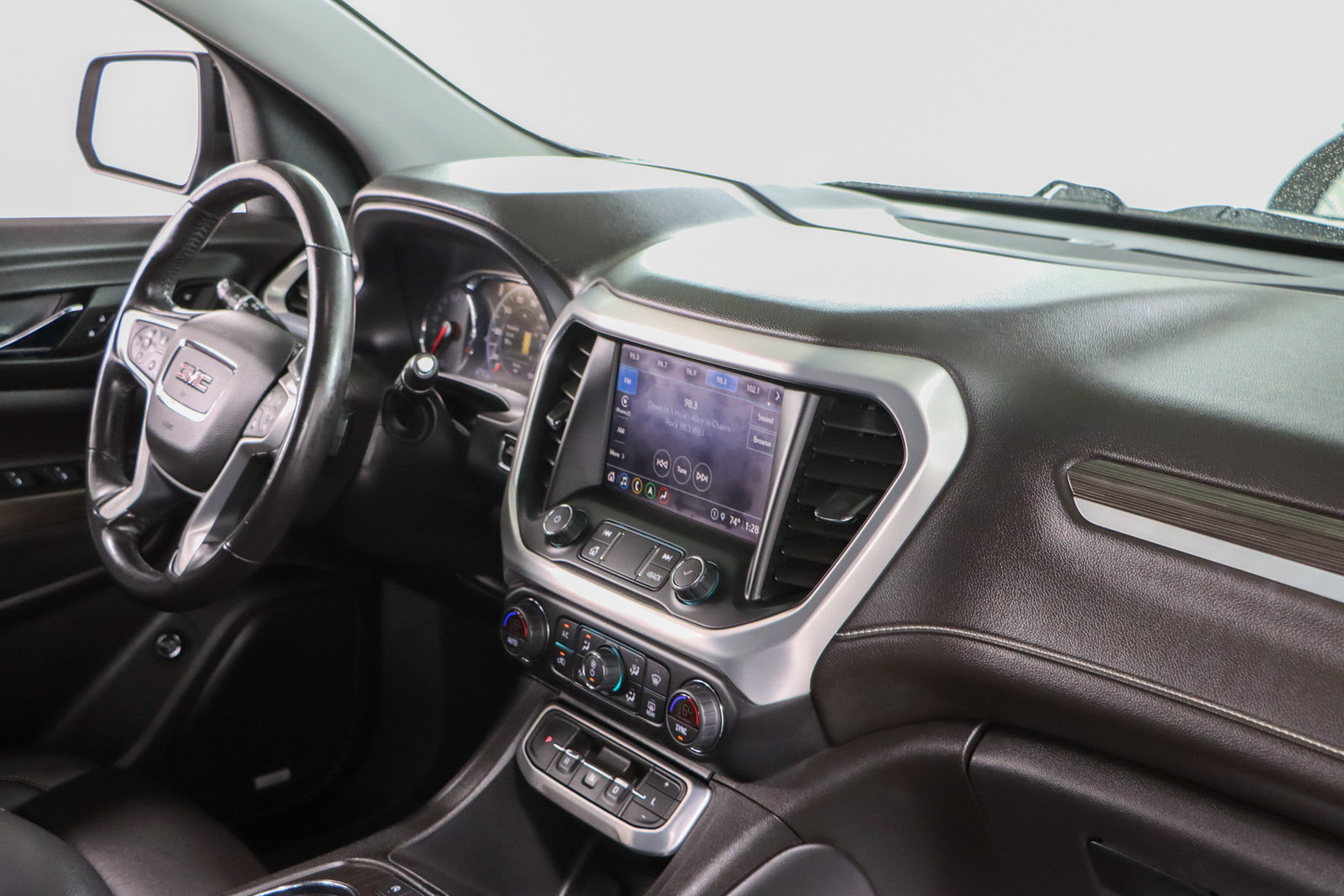Used 2022 GMC Acadia SLT w/ Technology Package FWD image 27