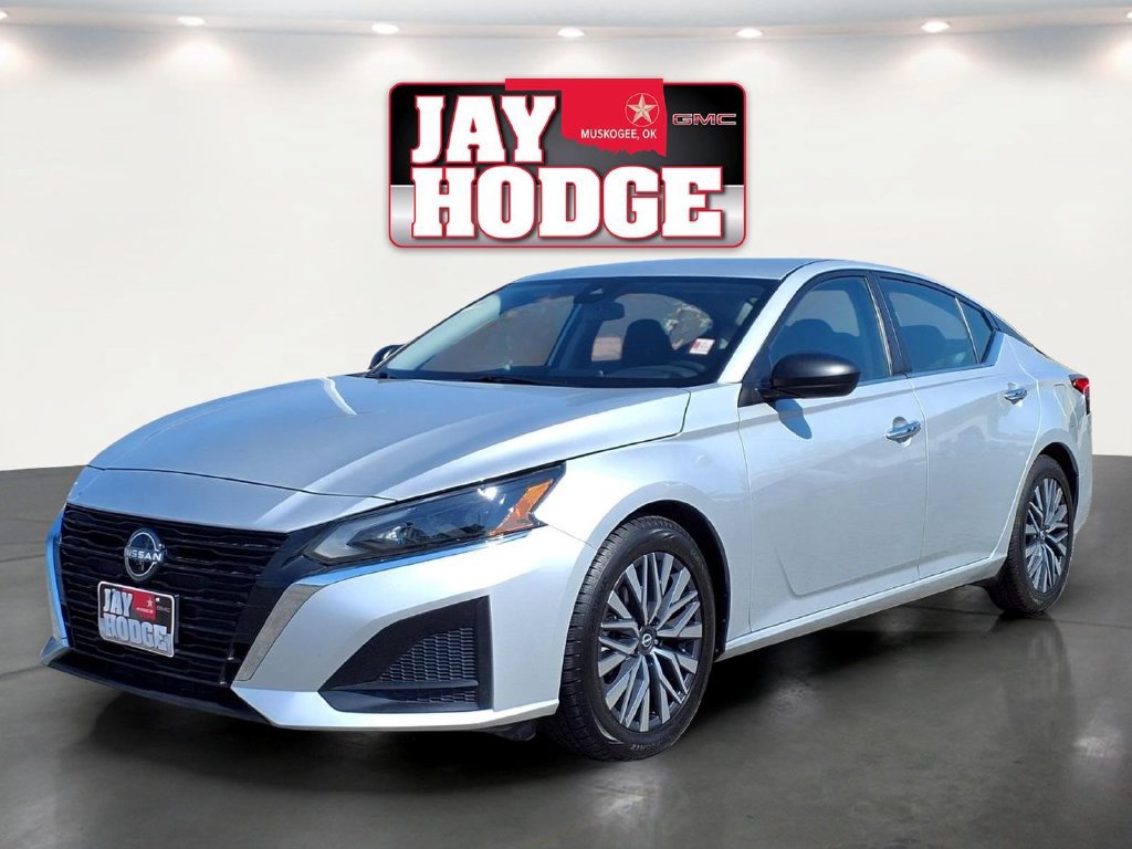 Used 2025 Nissan Altima 2.5 SV