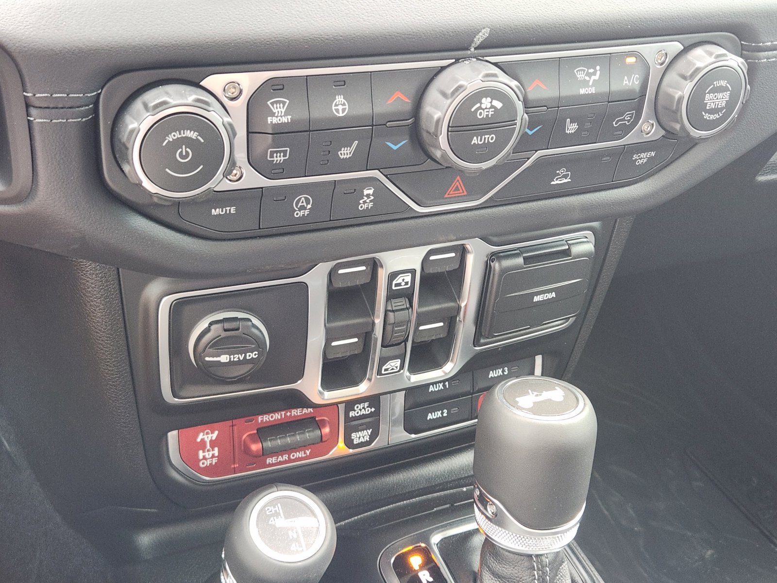 New 2026 Jeep Wrangler Unlimited Rubicon AWD/4WD image 18
