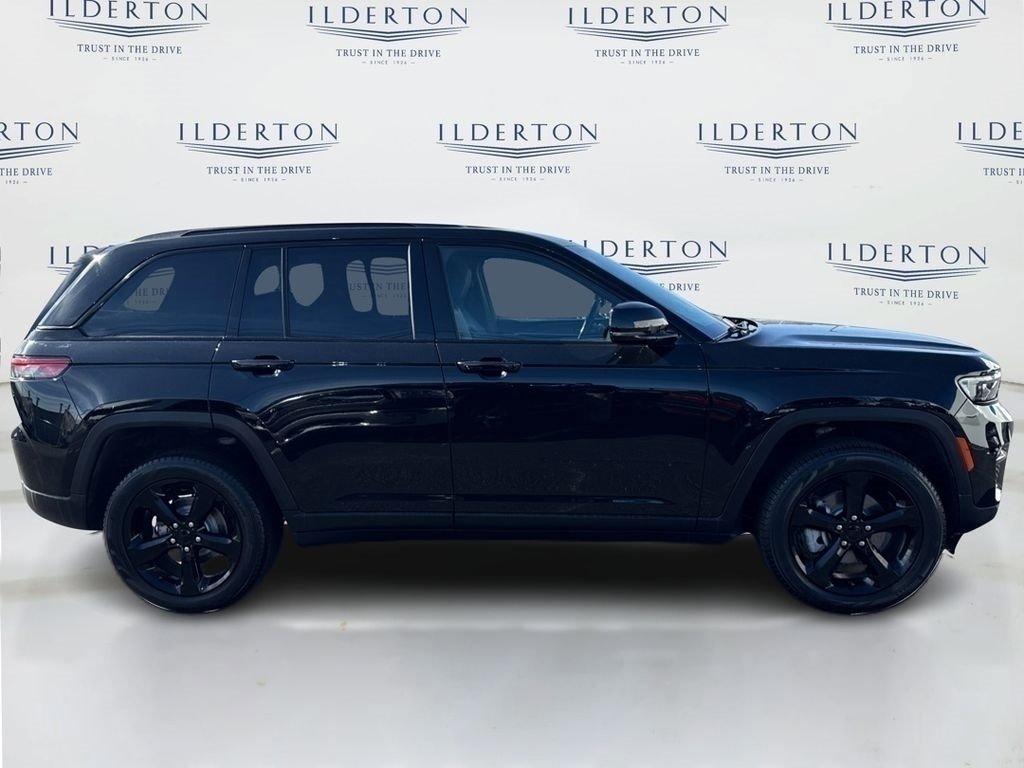 Used 2024 Jeep Grand Cherokee Limited w/ Black Appearance Package image 6
