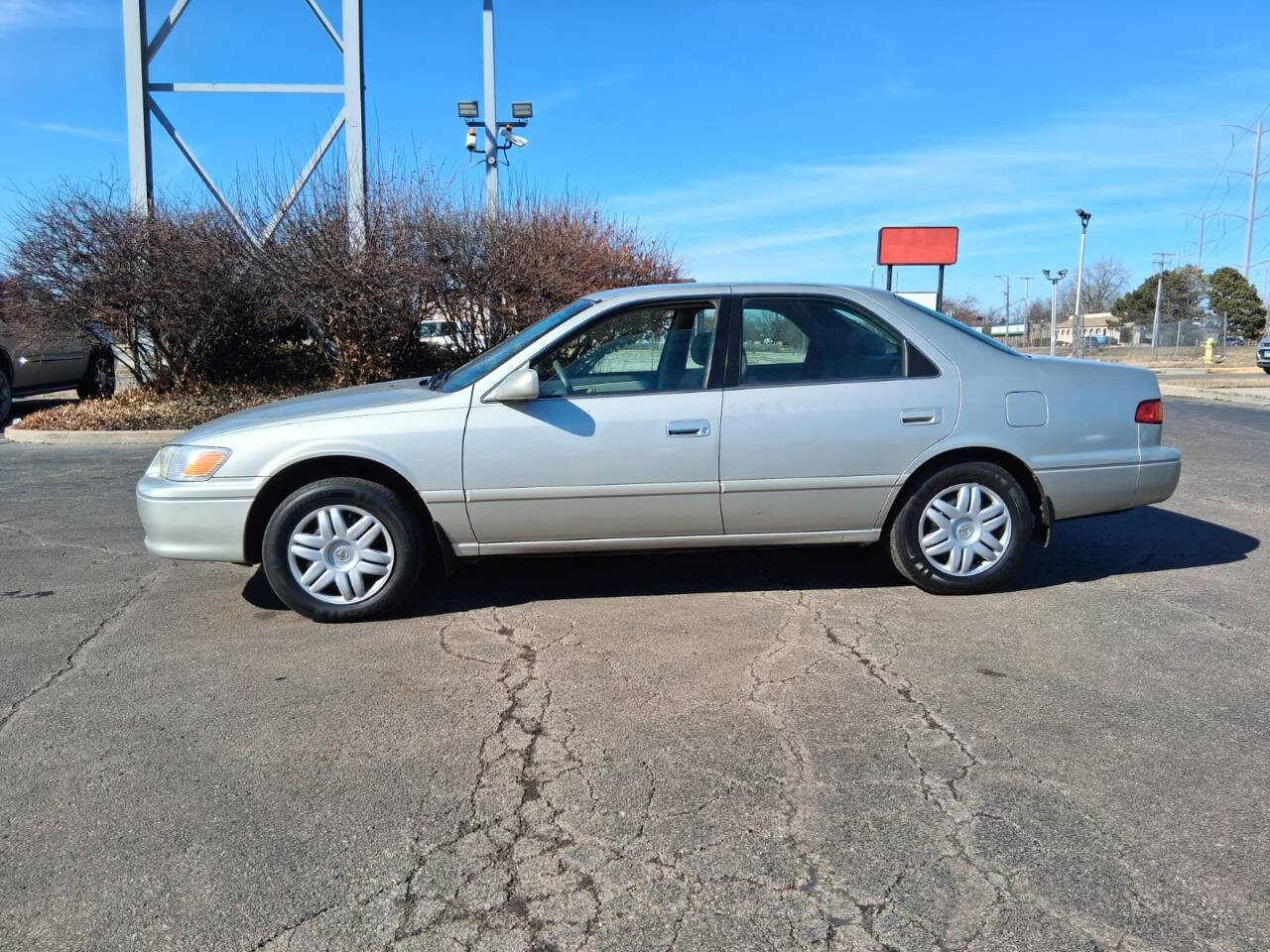 Used 2001 Toyota Camry LE FWD image 3