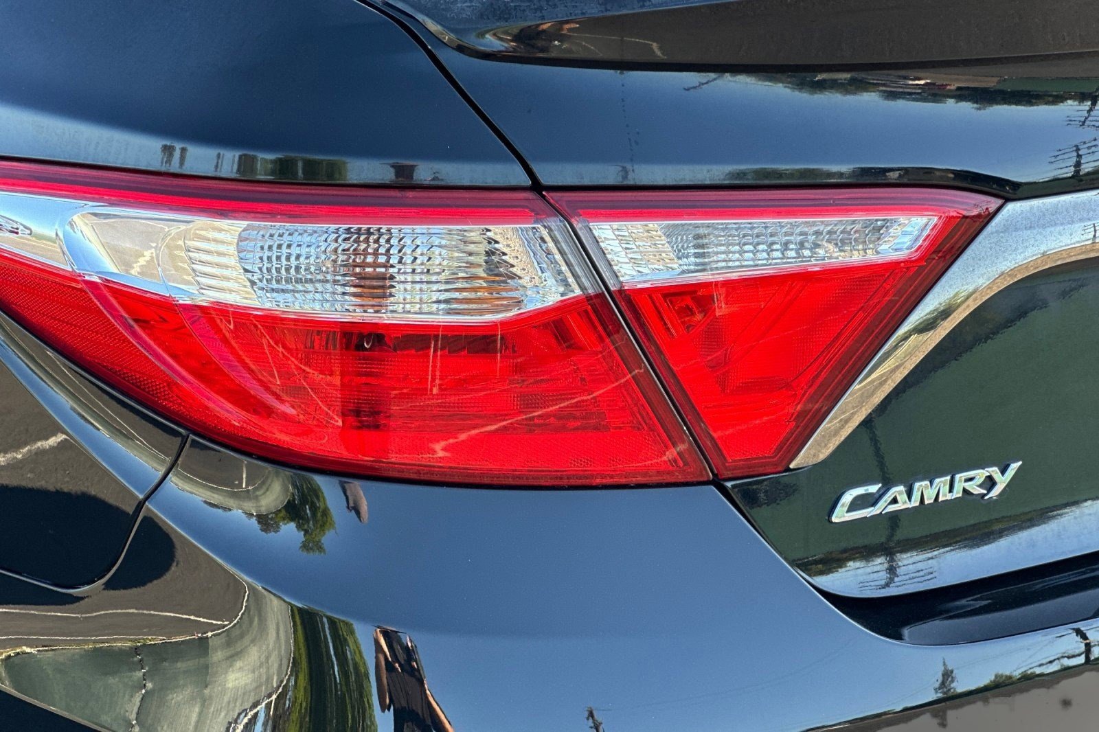 Used 2016 Toyota Camry SE image 12