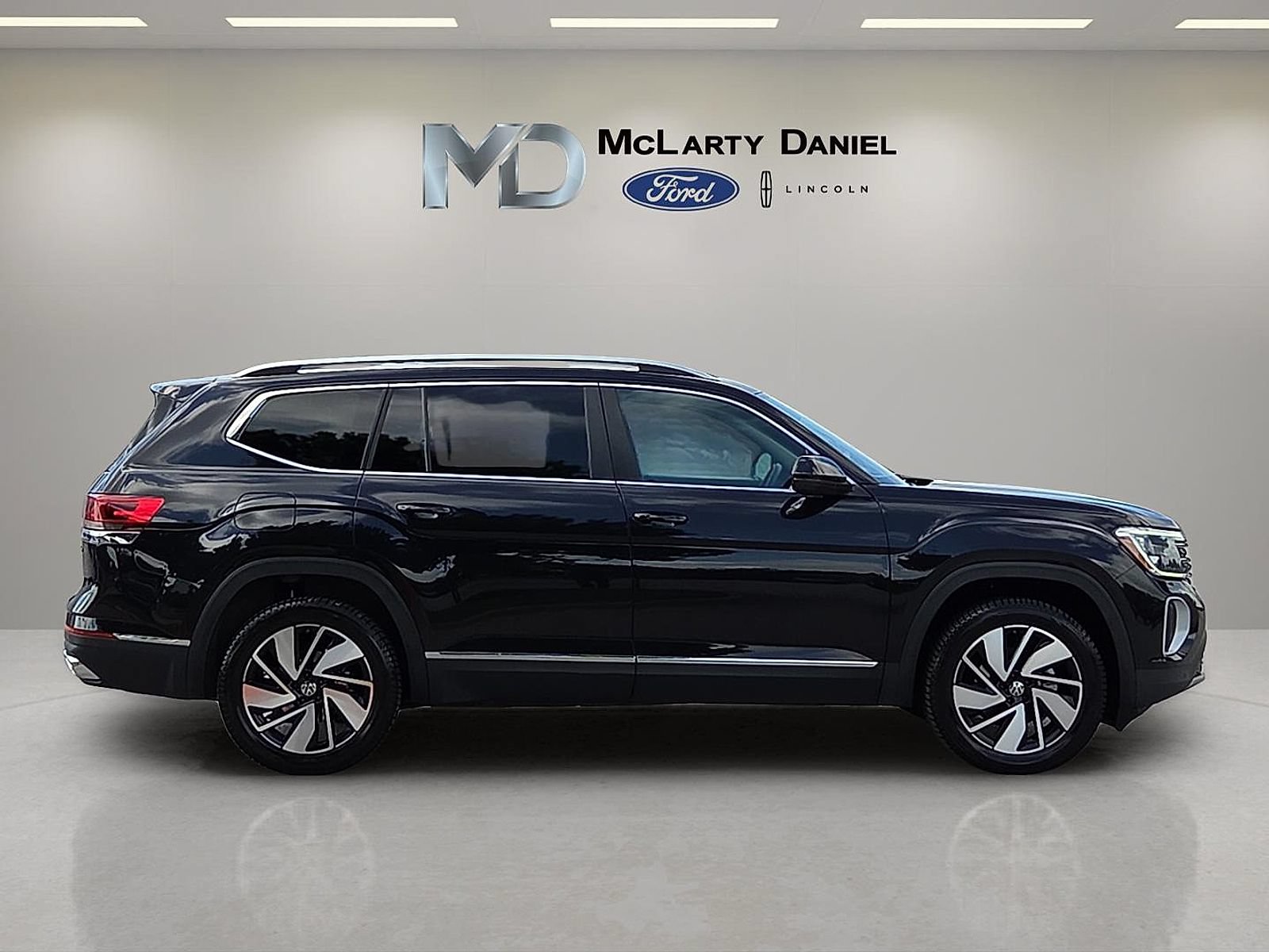 Used 2024 Volkswagen Atlas SEL AWD/4WD image 6