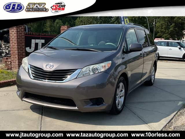 Used 2014 Toyota Sienna LE FWD image 3