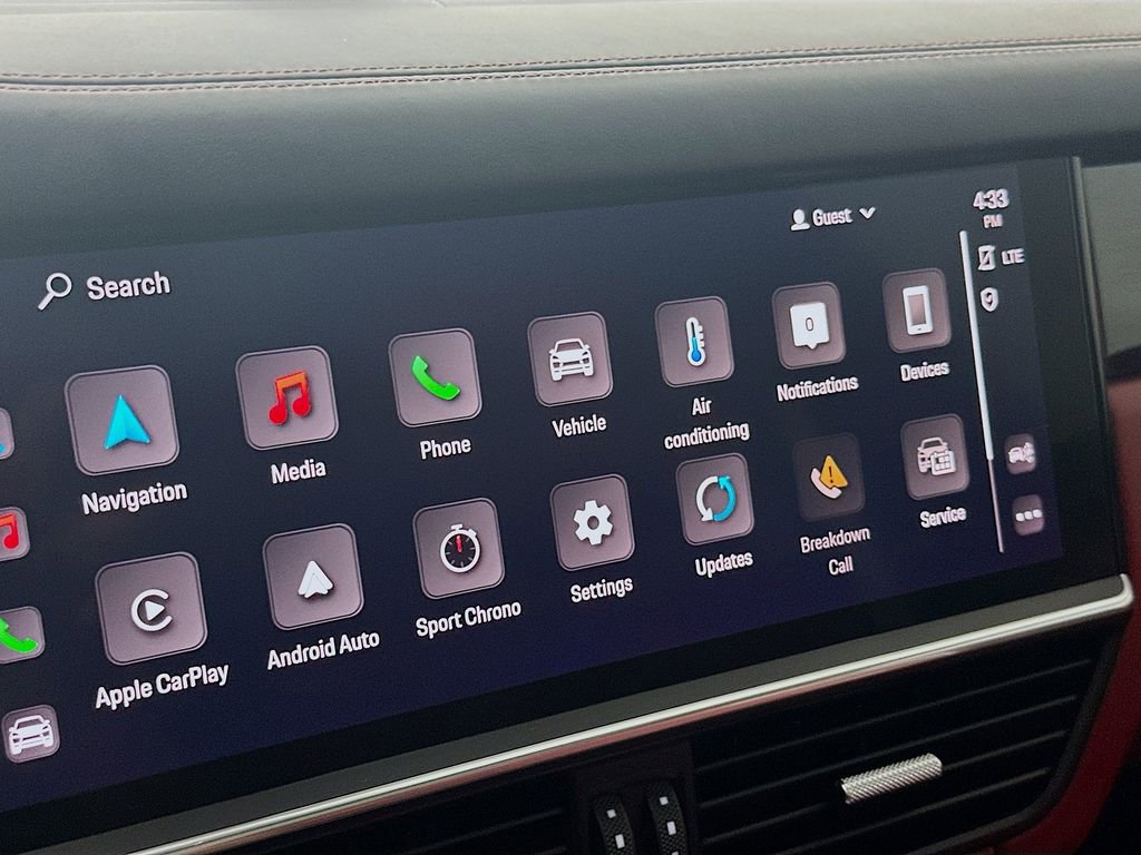 Certified 2023 Porsche Cayenne Platinum Edition image 14