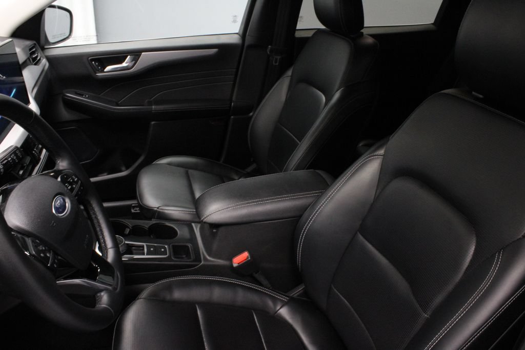 Certified 2024 Ford Escape Platinum AWD/4WD image 24
