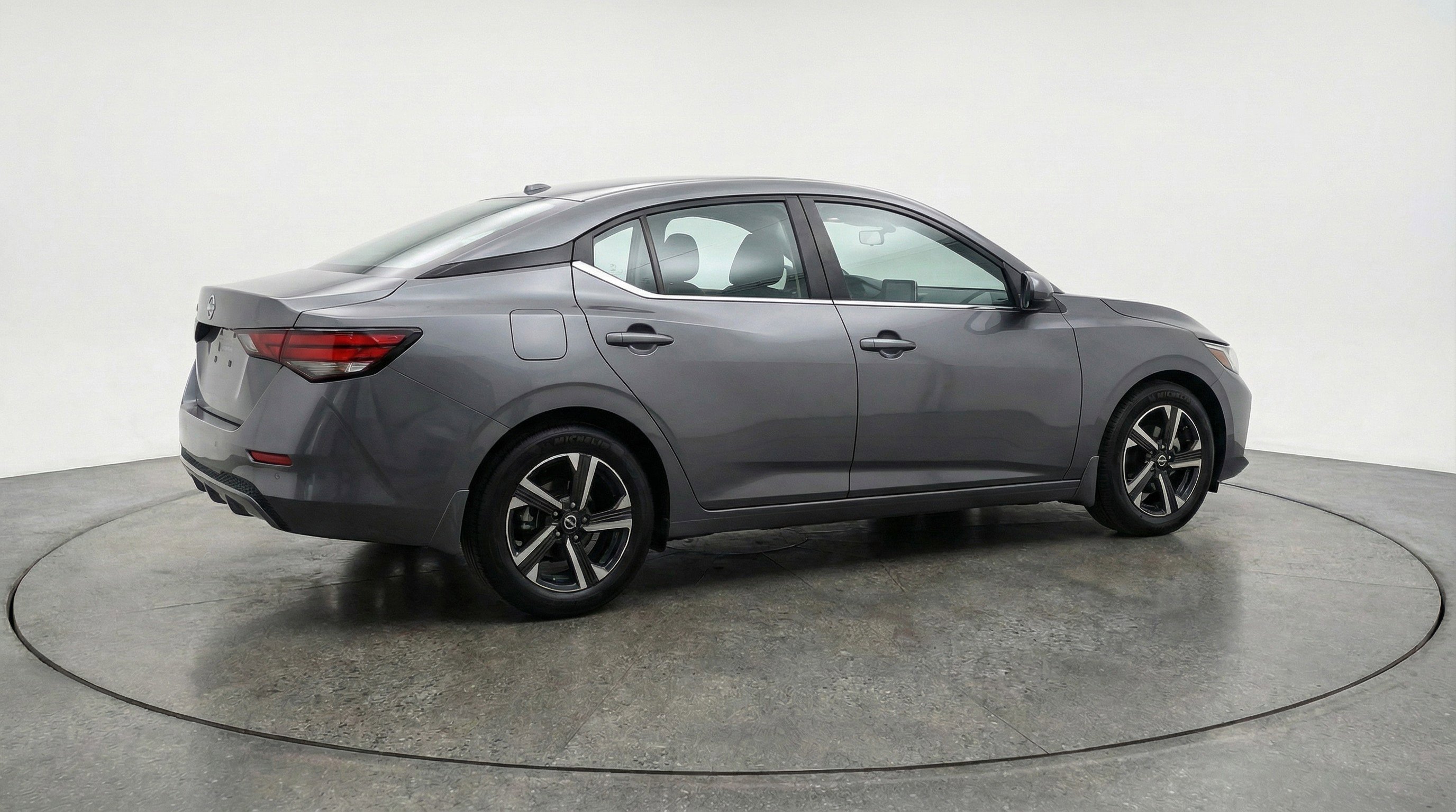Used 2025 Nissan Sentra SV FWD image 9