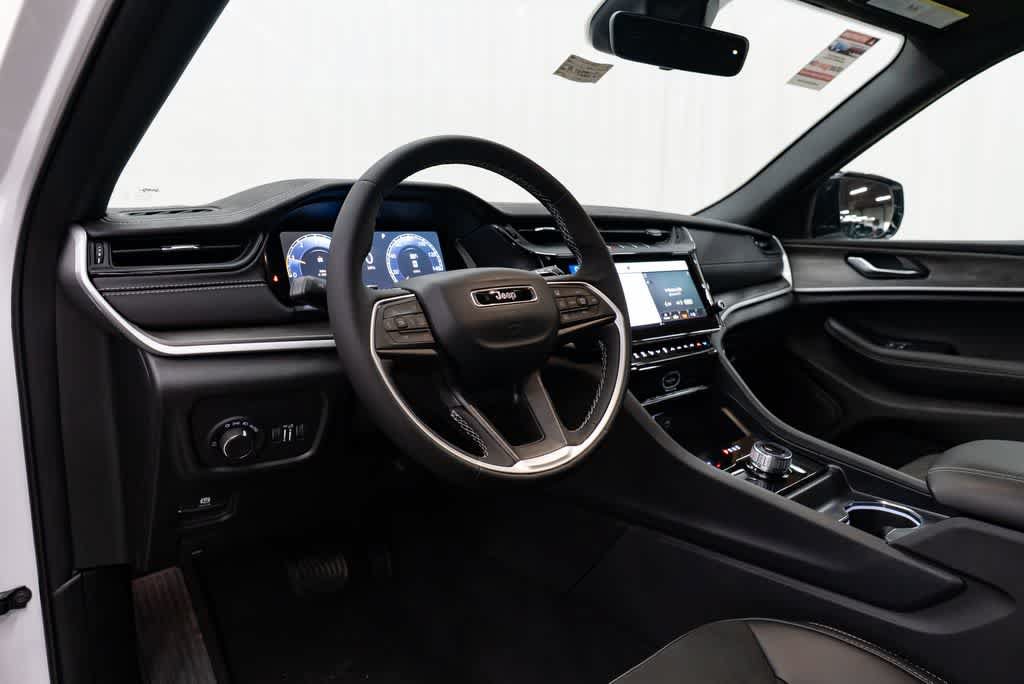 New 2026 Jeep Grand Cherokee Altitude AWD/4WD image 27