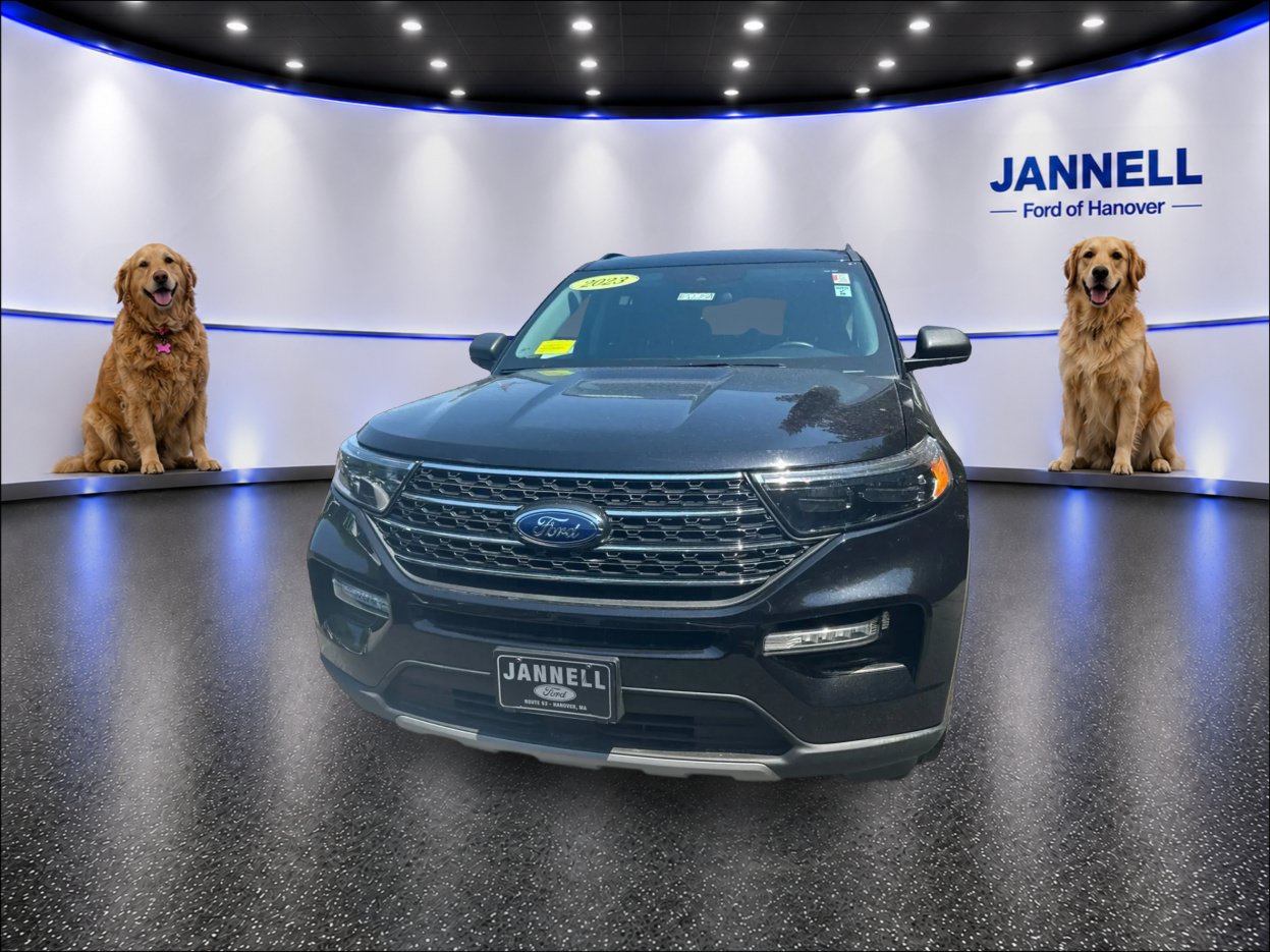 Used 2023 Ford Explorer XLT w/ Equipment Group 202A AWD/4WD image 2