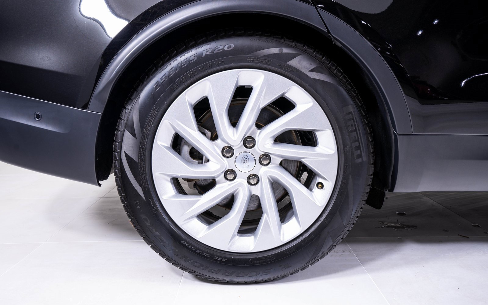 Used 2025 Land Rover Discovery S image 11
