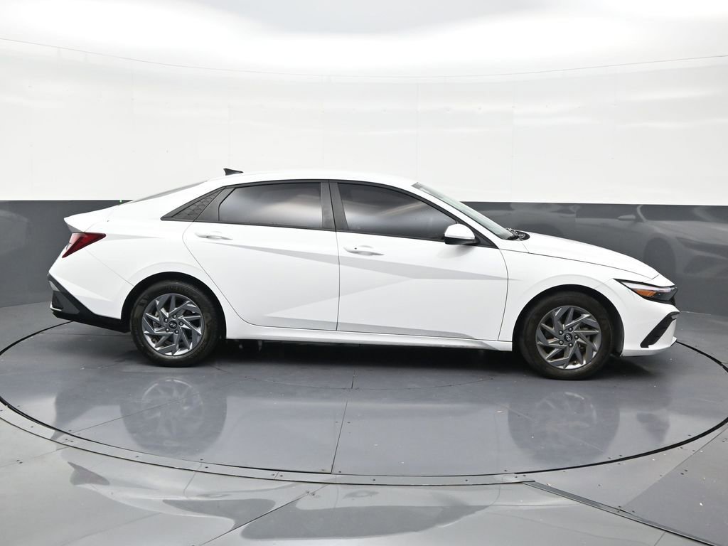 Used 2024 Hyundai Elantra SEL FWD image 6