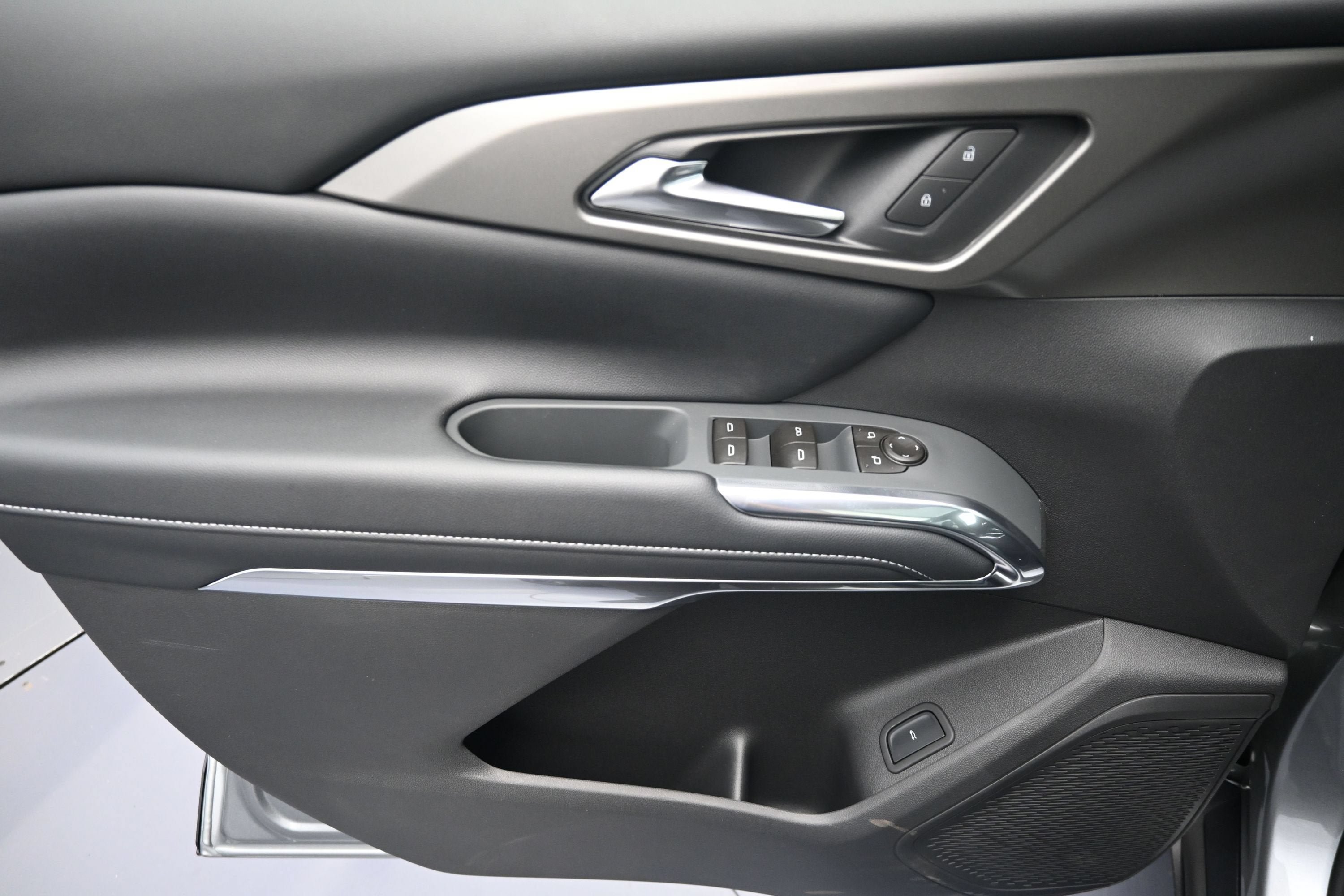 New 2027 Chevrolet Traverse LT w/ Sun and Wheel Package FWD image 26