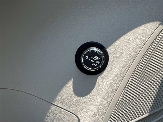 Used 2023 Buick Envision Essence image 29