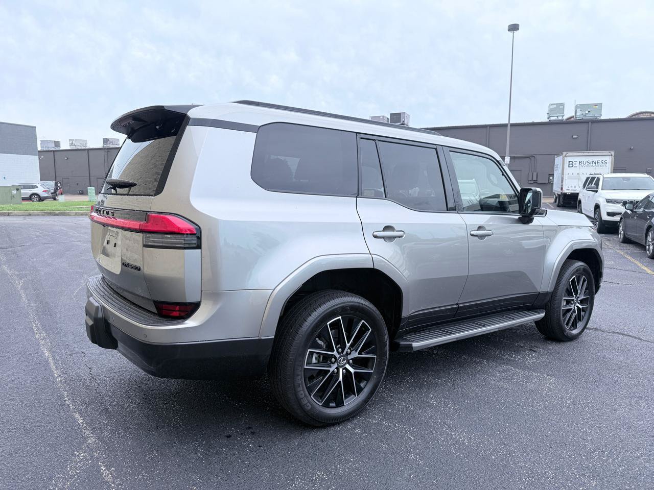 Used 2025 Lexus GX 550 w/ Accessory Package (2T) AWD/4WD image 5