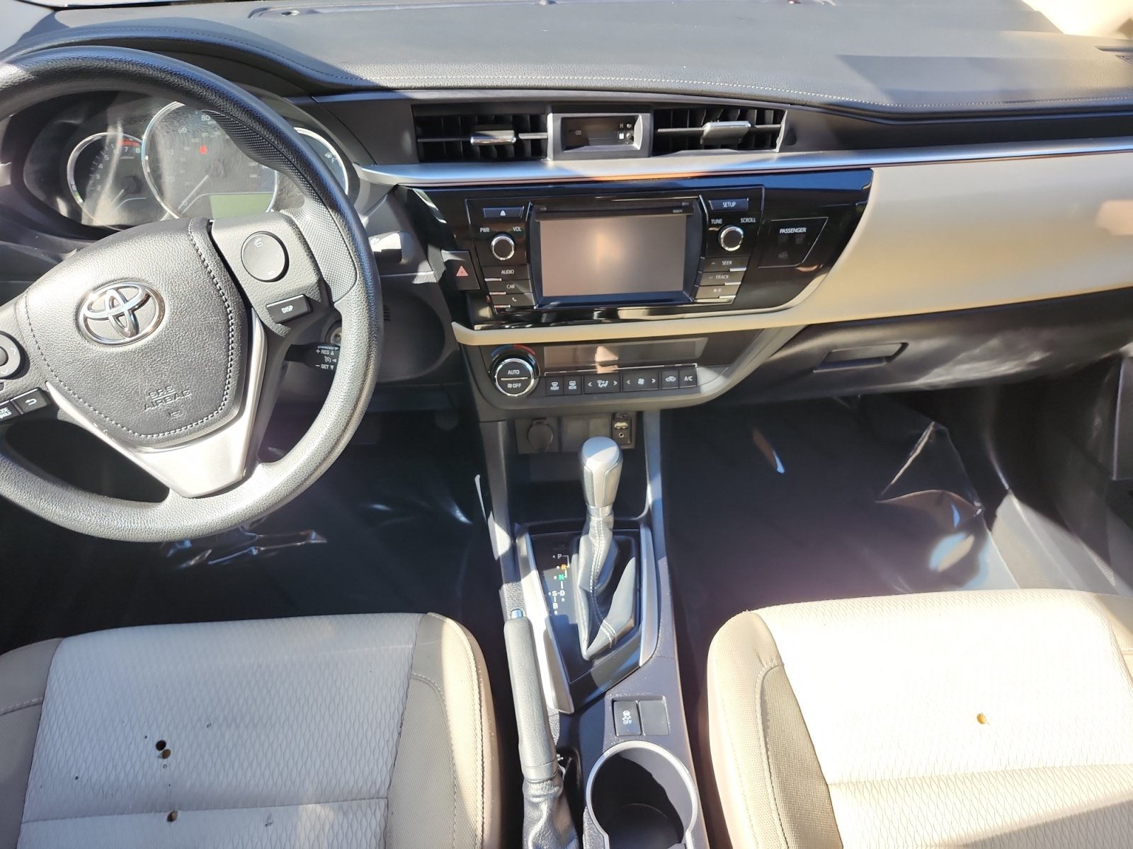 Used 2016 Toyota Corolla LE FWD image 11