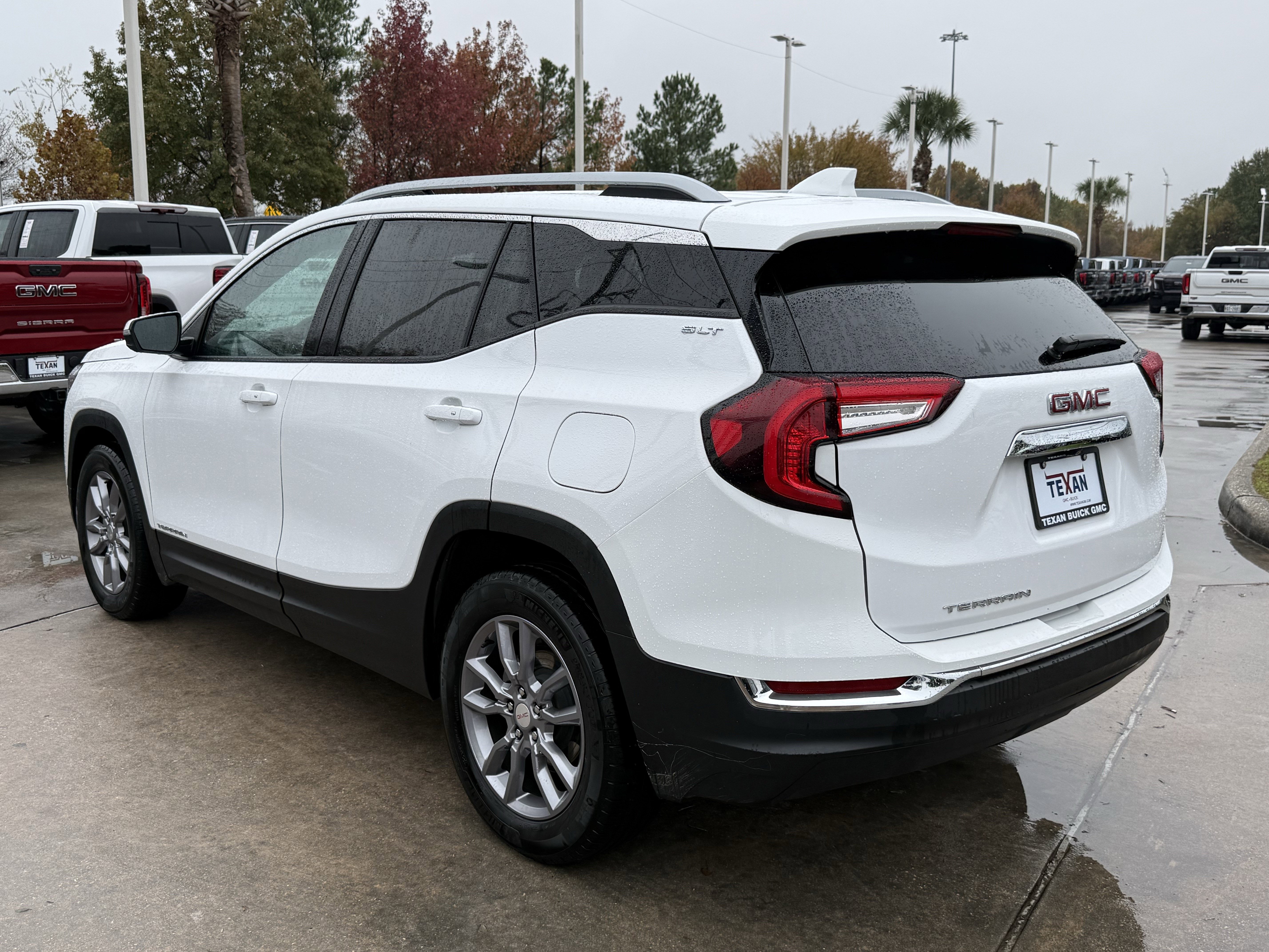 Used 2024 GMC Terrain SLT image 7